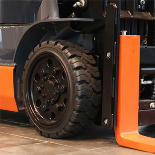 5 Reasons Forklift Solid Tires Wear Out Quickly